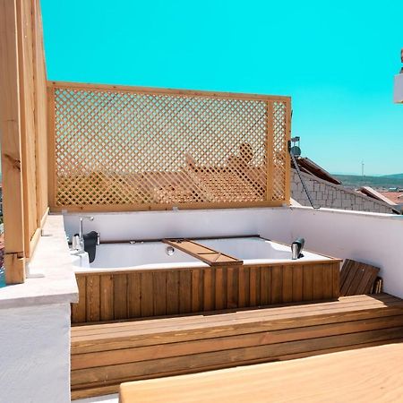 Tek Han Alacati Hotel Bagian luar foto