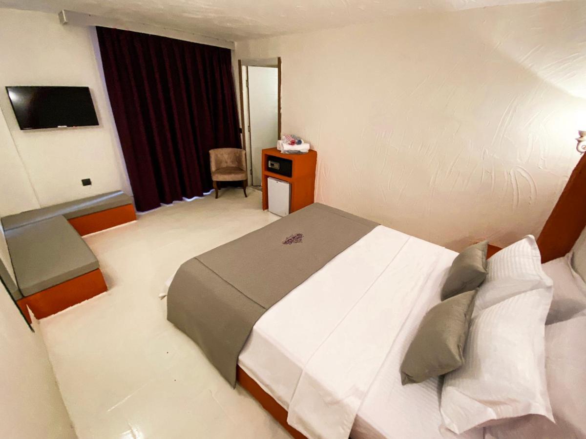 Tek Han Alacati Hotel Bagian luar foto