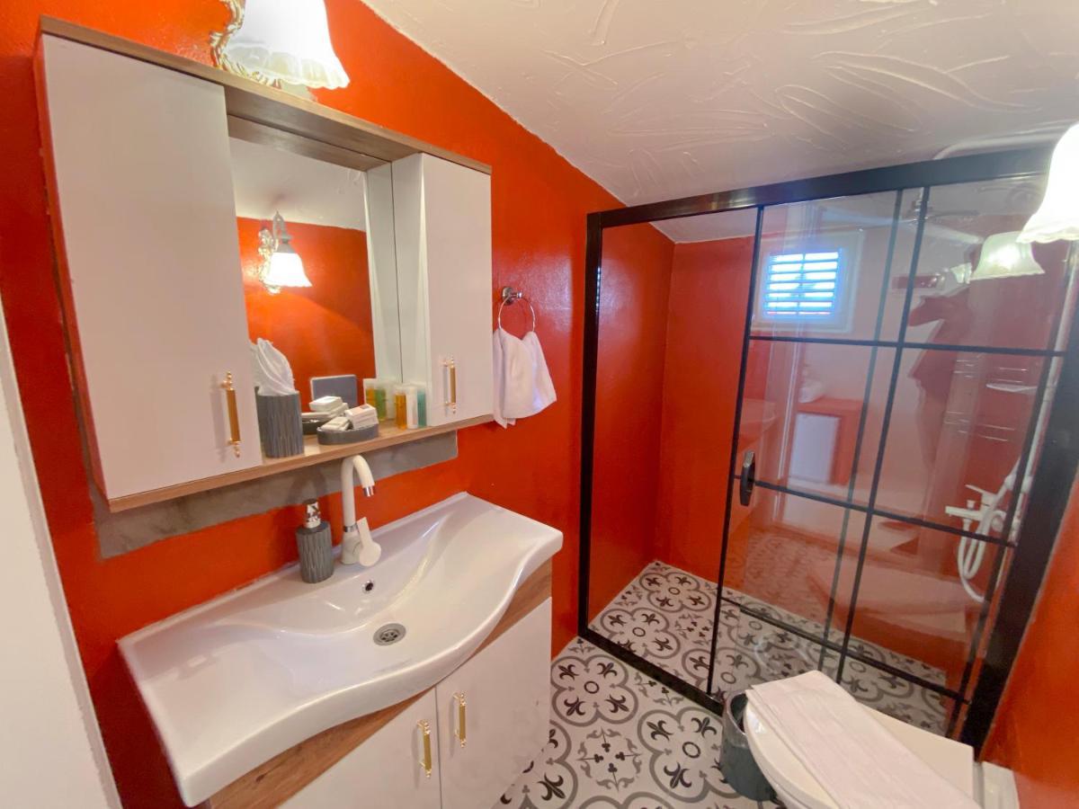 Tek Han Alacati Hotel Bagian luar foto