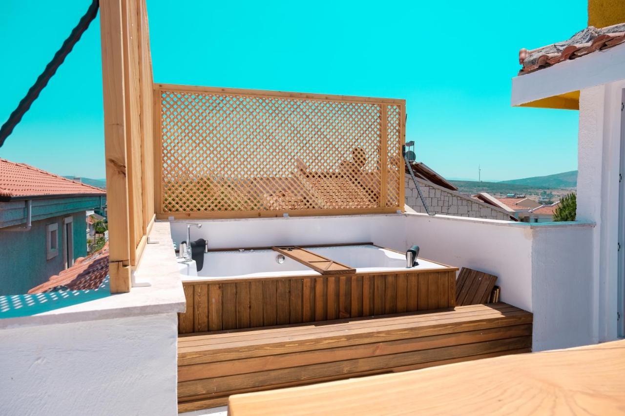 Tek Han Alacati Hotel Bagian luar foto