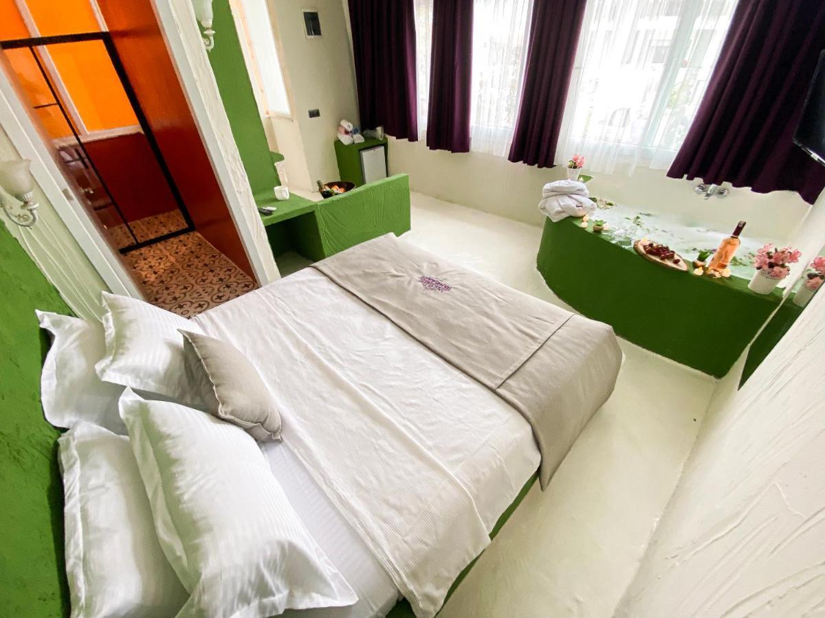 Tek Han Alacati Hotel Bagian luar foto