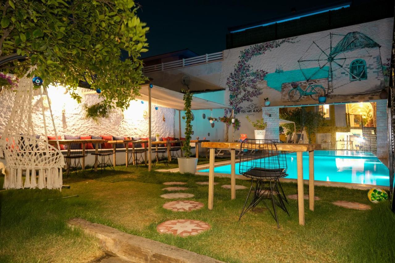 Tek Han Alacati Hotel Bagian luar foto