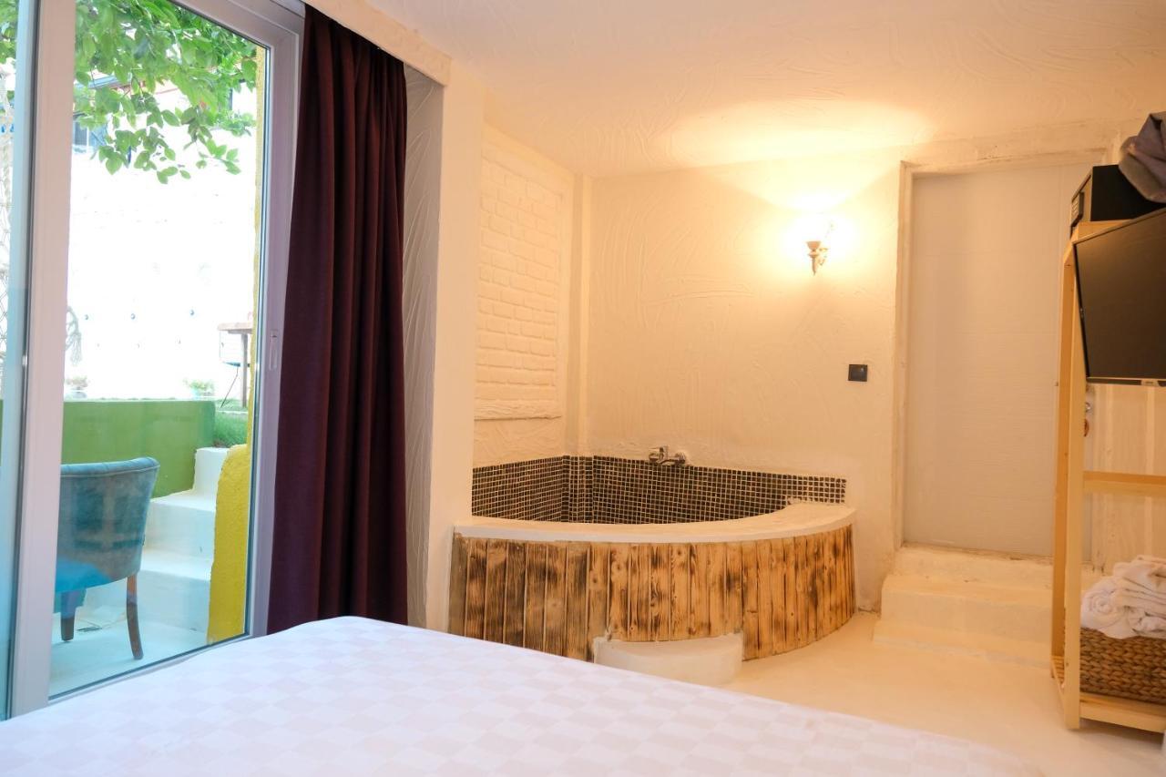 Tek Han Alacati Hotel Bagian luar foto
