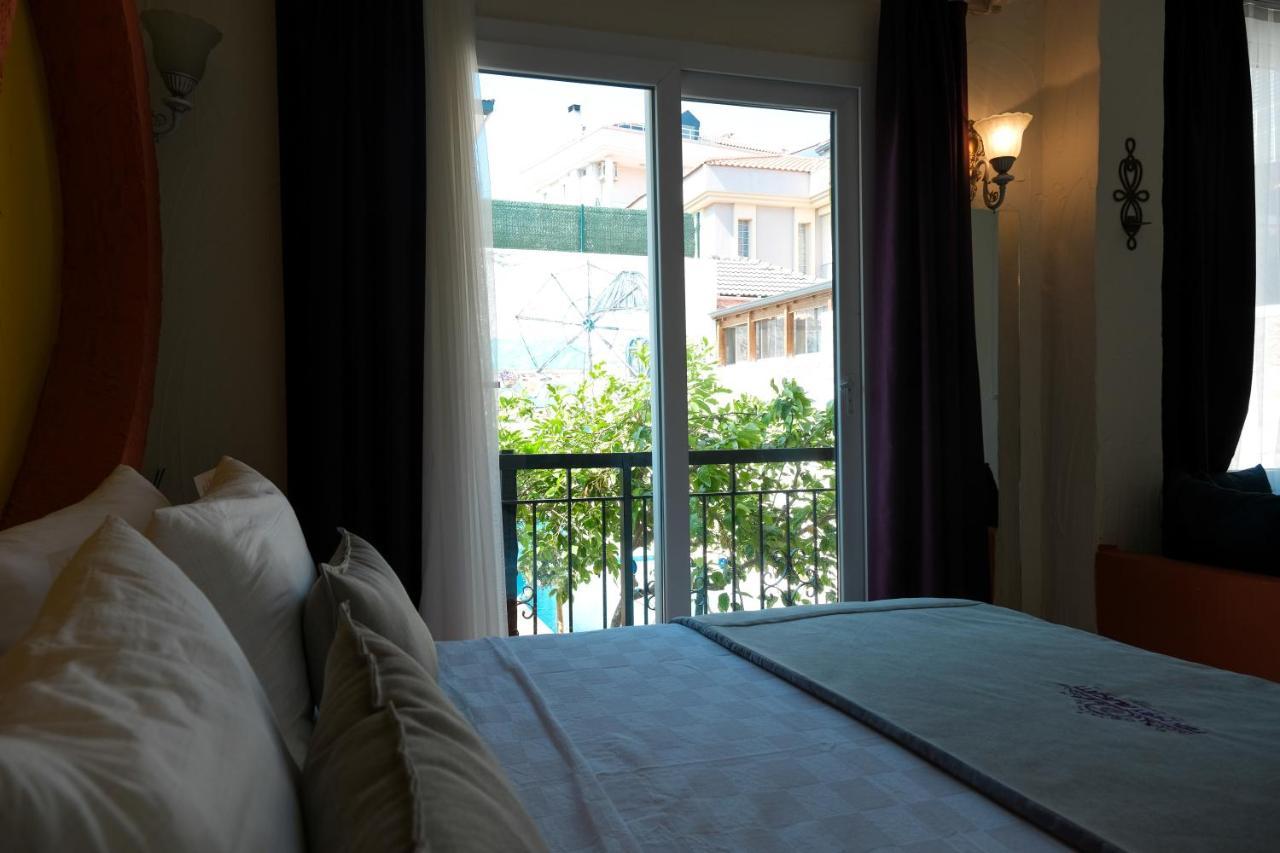 Tek Han Alacati Hotel Bagian luar foto