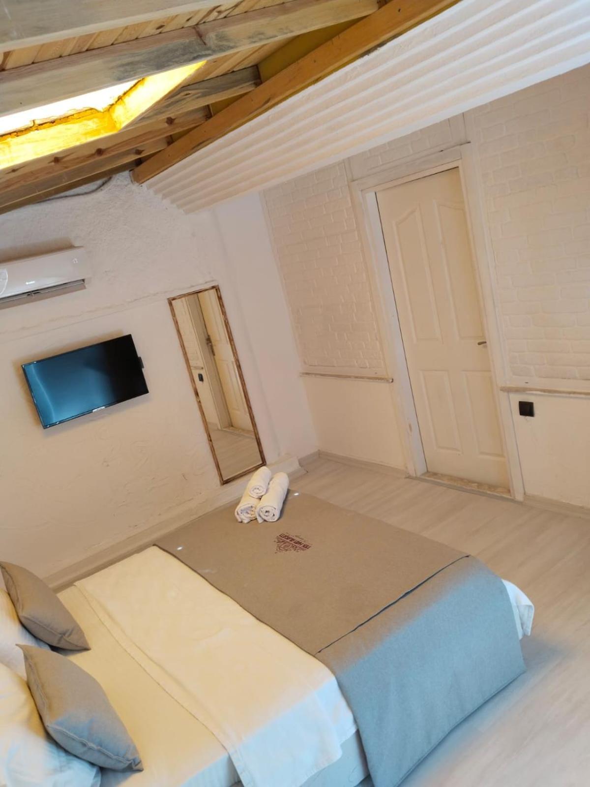 Tek Han Alacati Hotel Bagian luar foto
