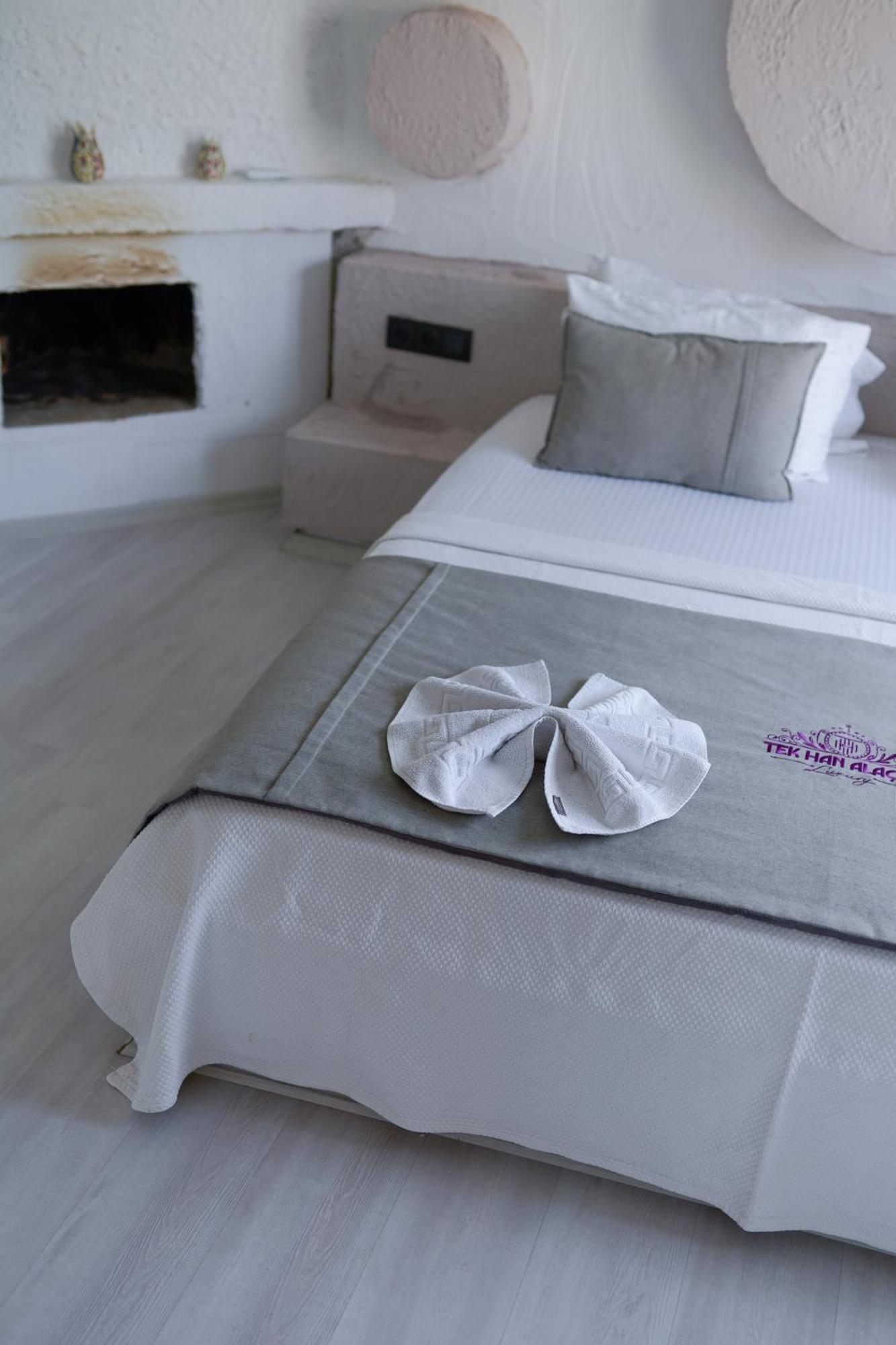 Tek Han Alacati Hotel Bagian luar foto