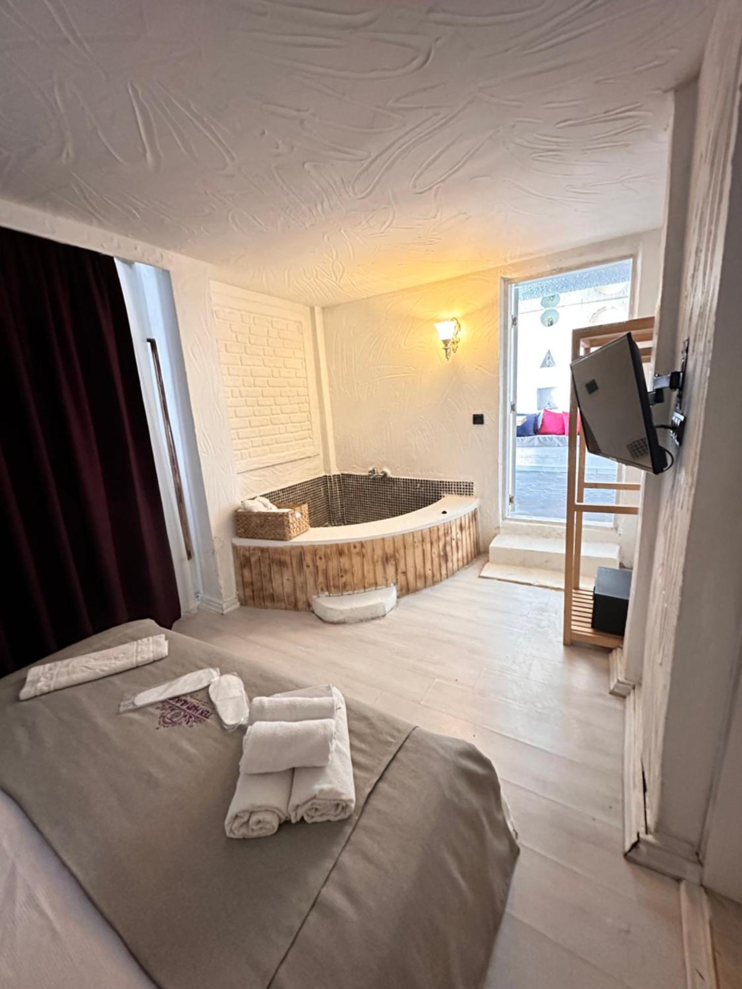 Tek Han Alacati Hotel Bagian luar foto