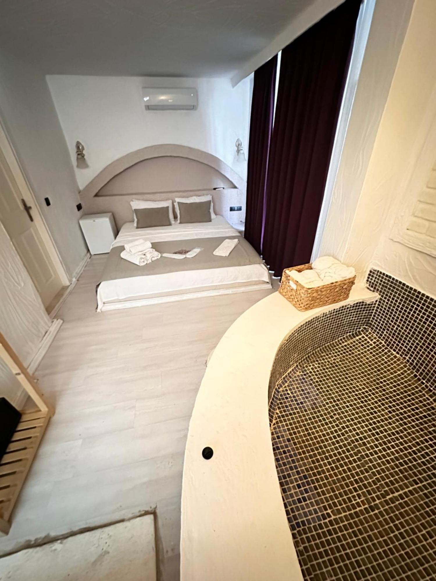Tek Han Alacati Hotel Bagian luar foto
