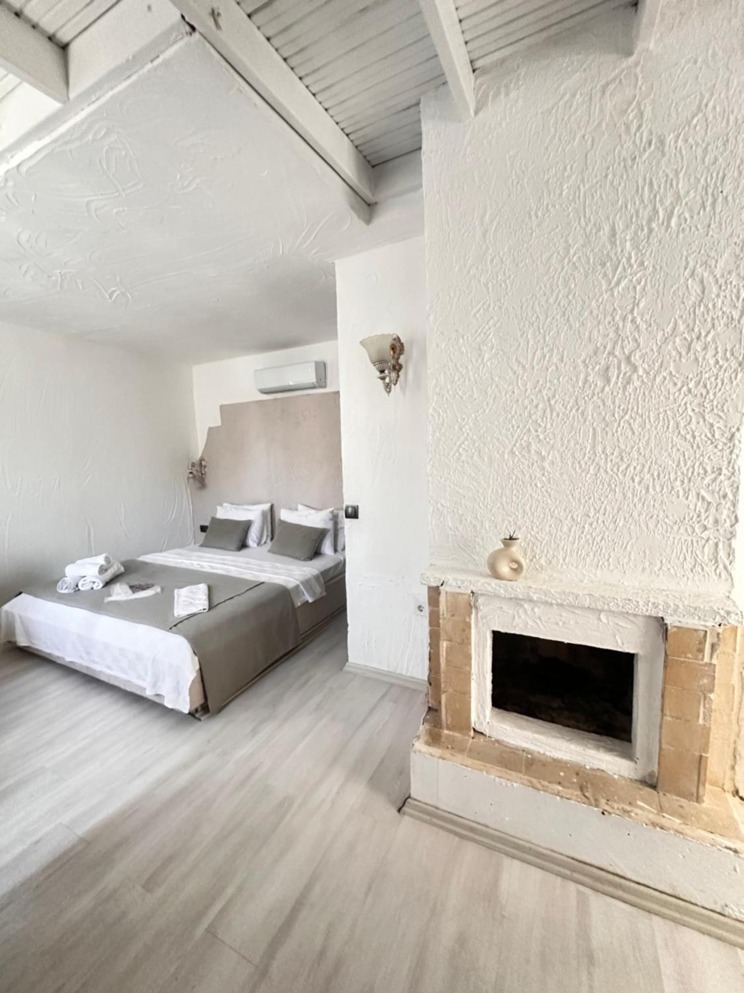 Tek Han Alacati Hotel Bagian luar foto