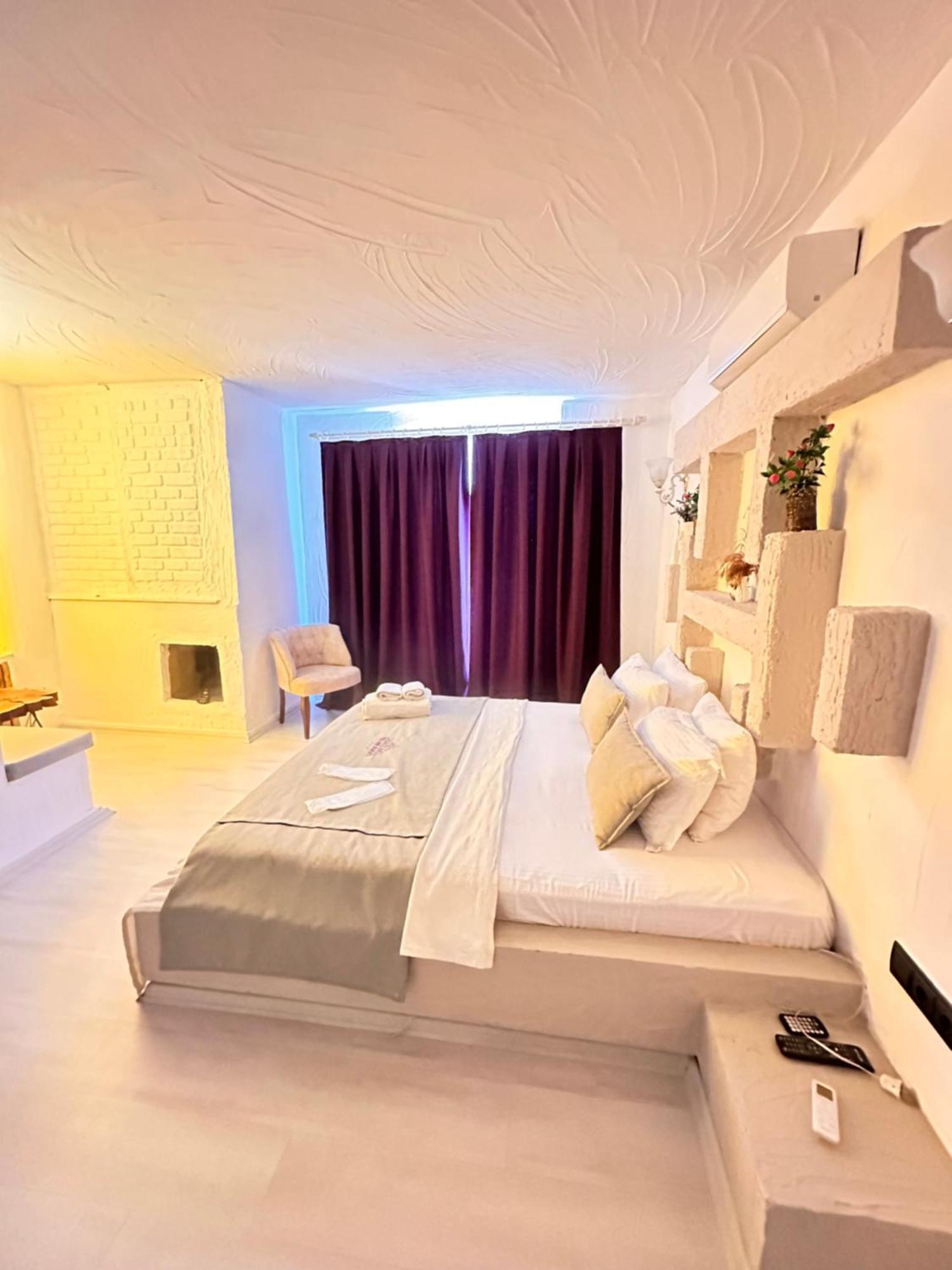 Tek Han Alacati Hotel Bagian luar foto