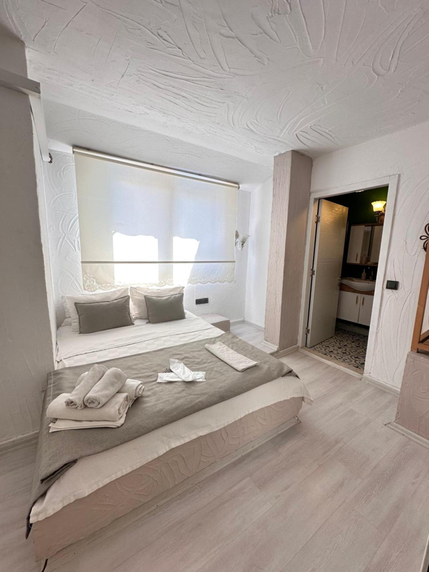 Tek Han Alacati Hotel Bagian luar foto