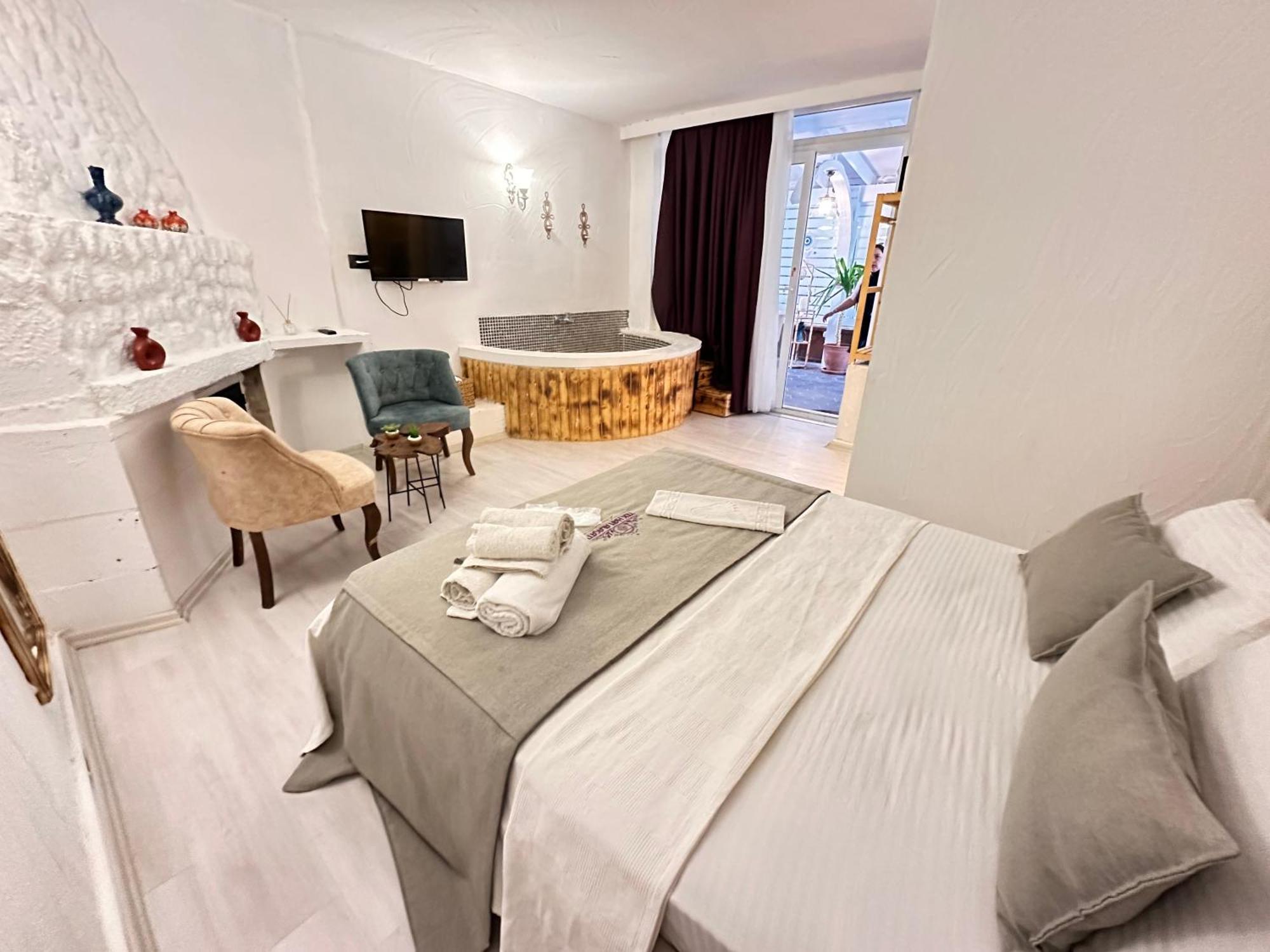 Tek Han Alacati Hotel Bagian luar foto
