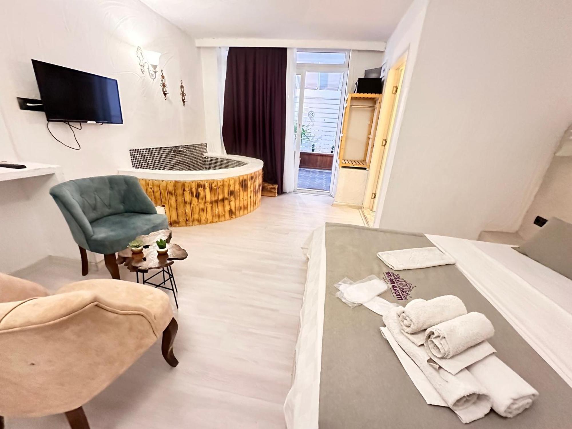 Tek Han Alacati Hotel Bagian luar foto