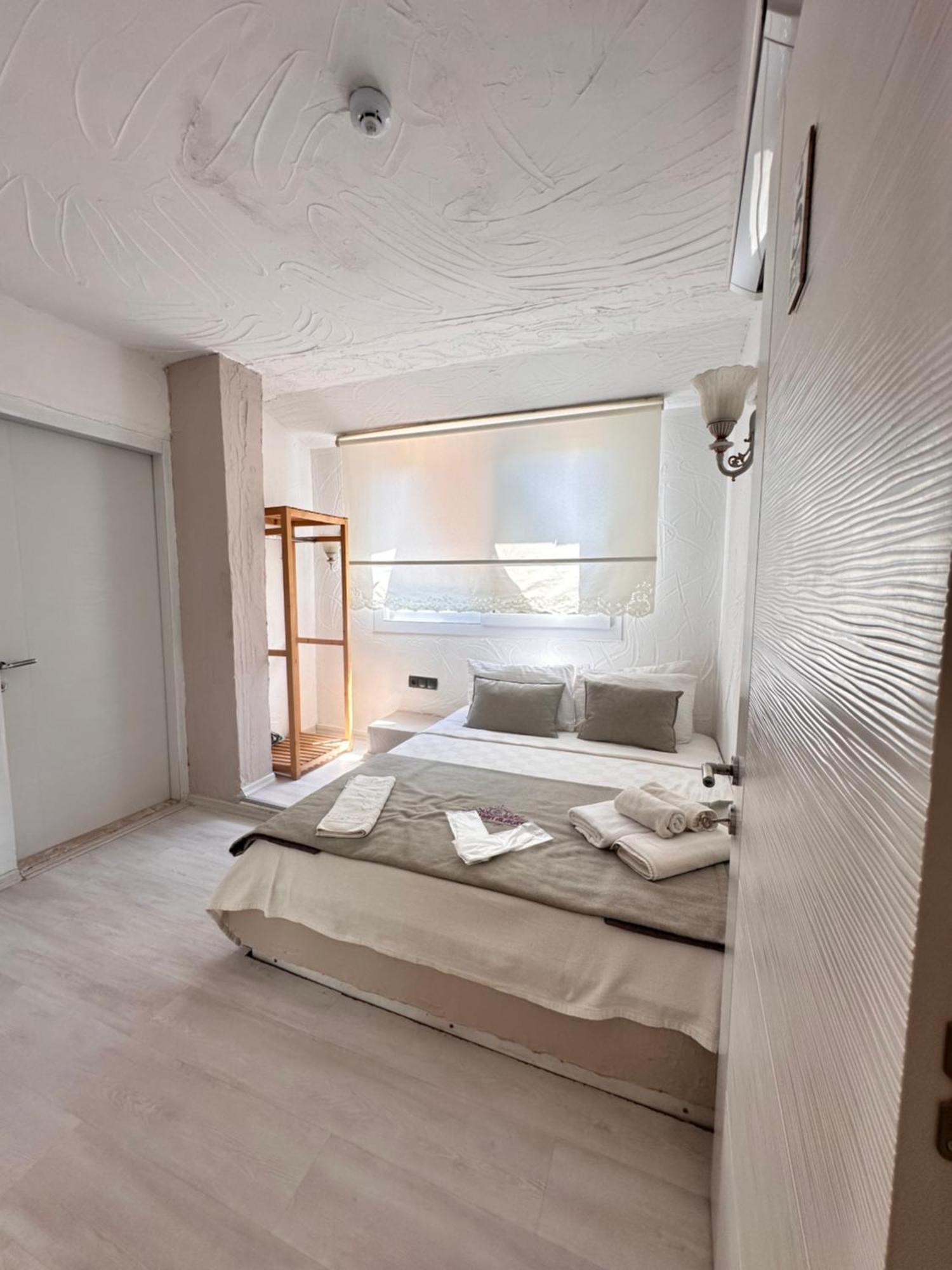 Tek Han Alacati Hotel Bagian luar foto