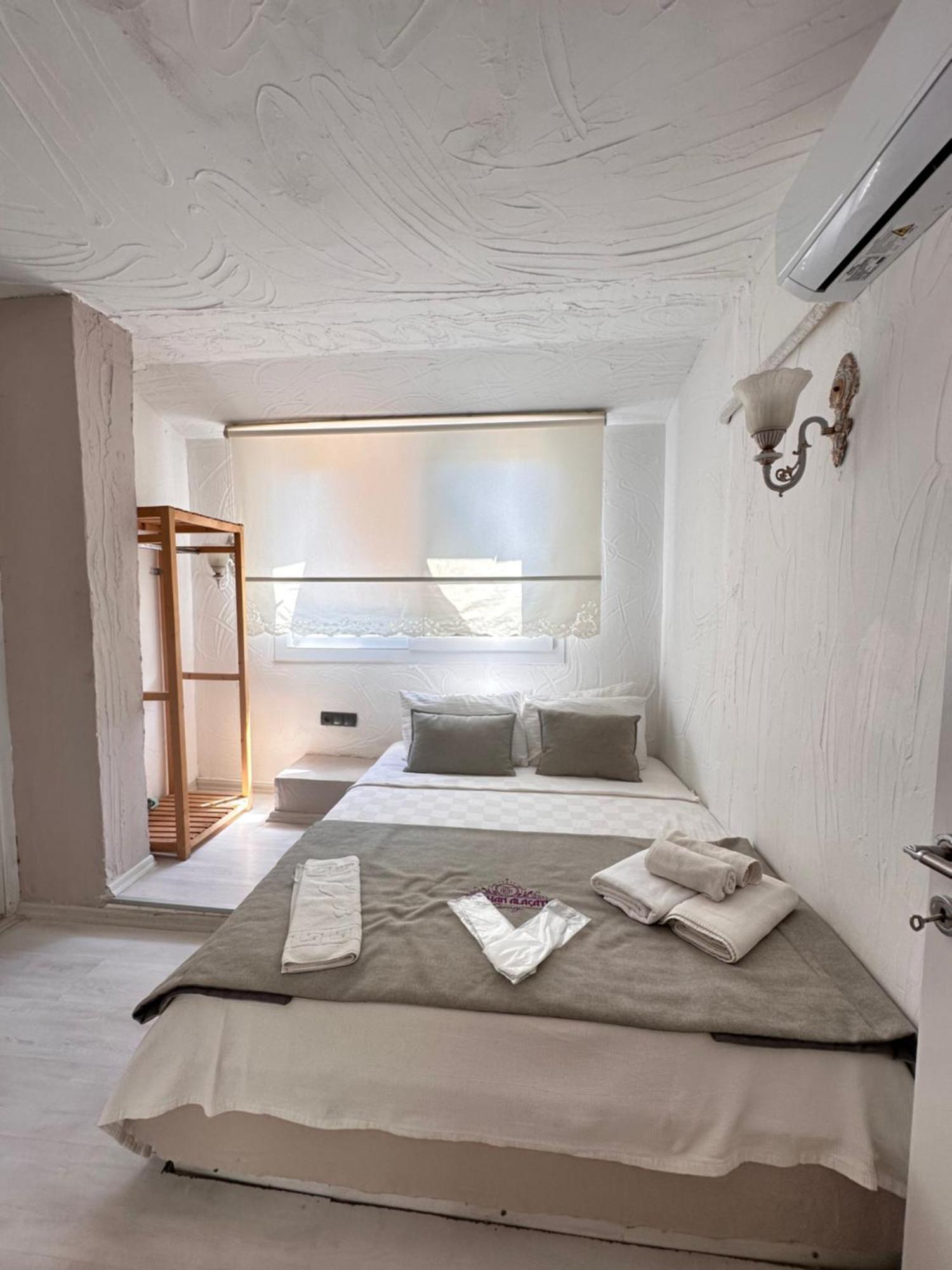Tek Han Alacati Hotel Bagian luar foto