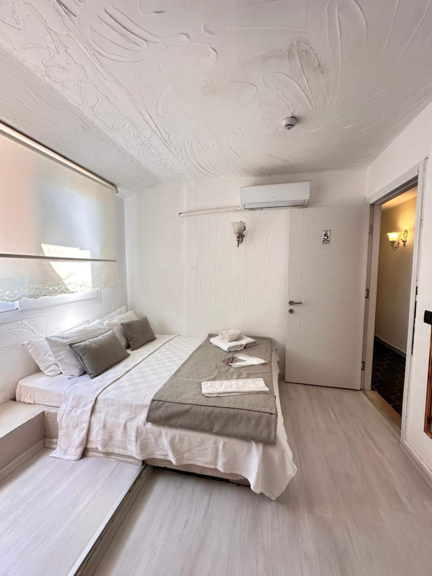 Tek Han Alacati Hotel Bagian luar foto