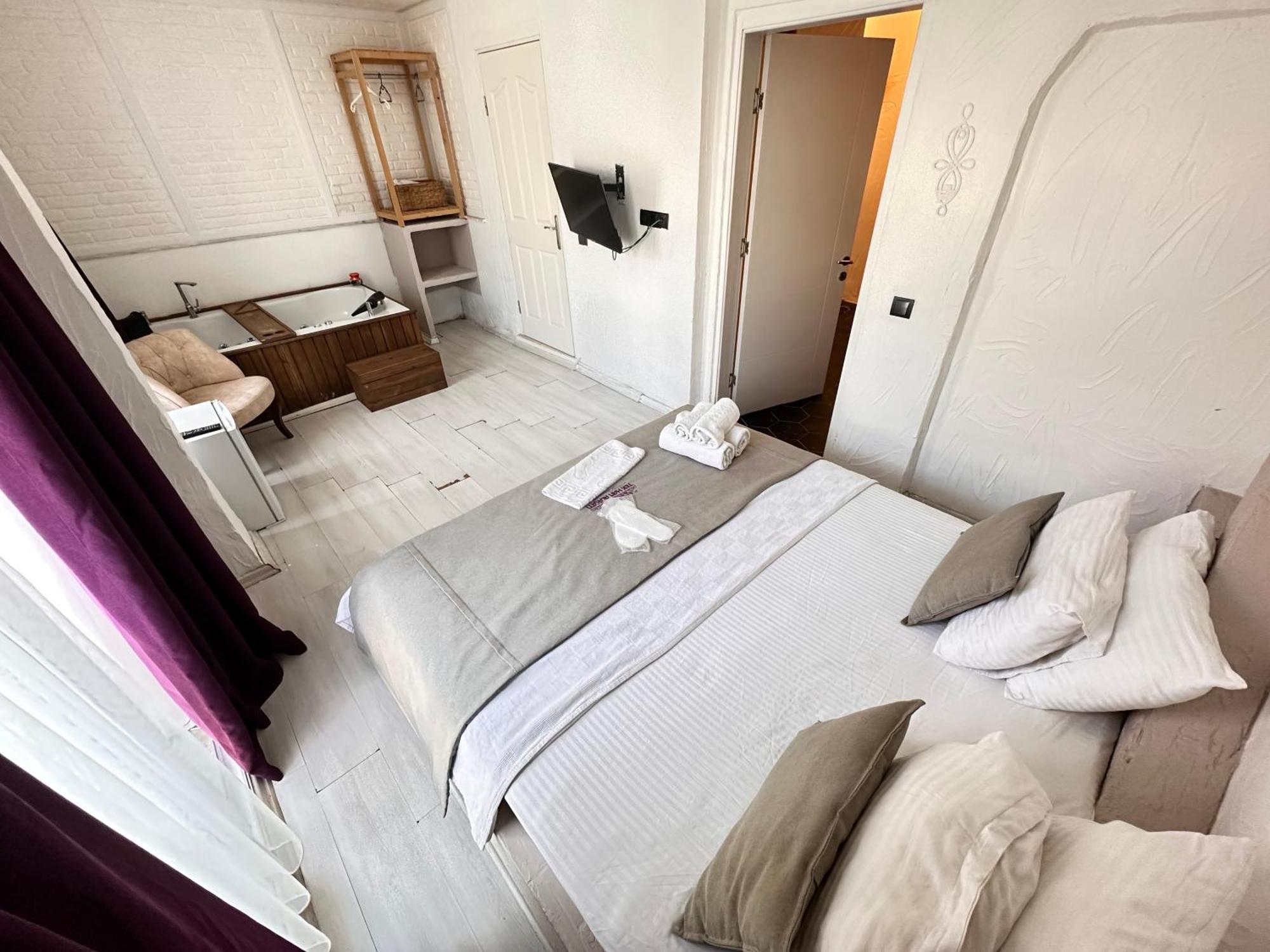 Tek Han Alacati Hotel Bagian luar foto