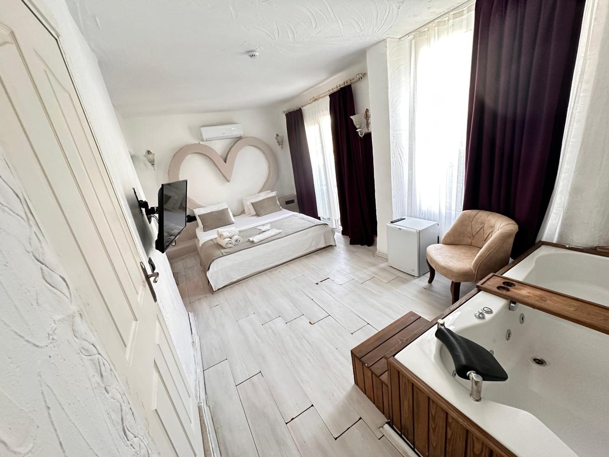 Tek Han Alacati Hotel Bagian luar foto